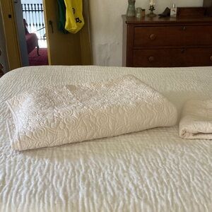 Twin-Sized Cream Quilt